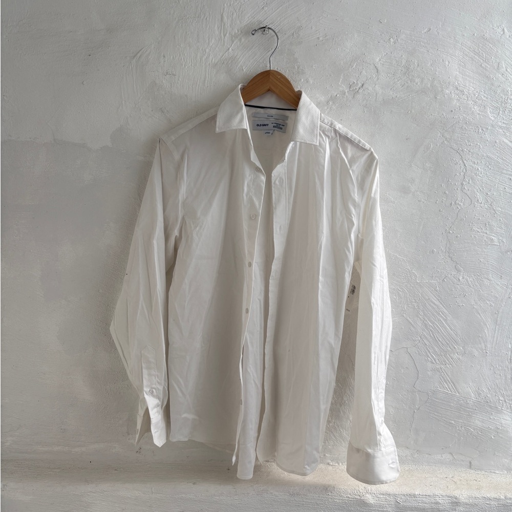 Old navy “The signature shirt”slim fit built in flex button down long sleeve